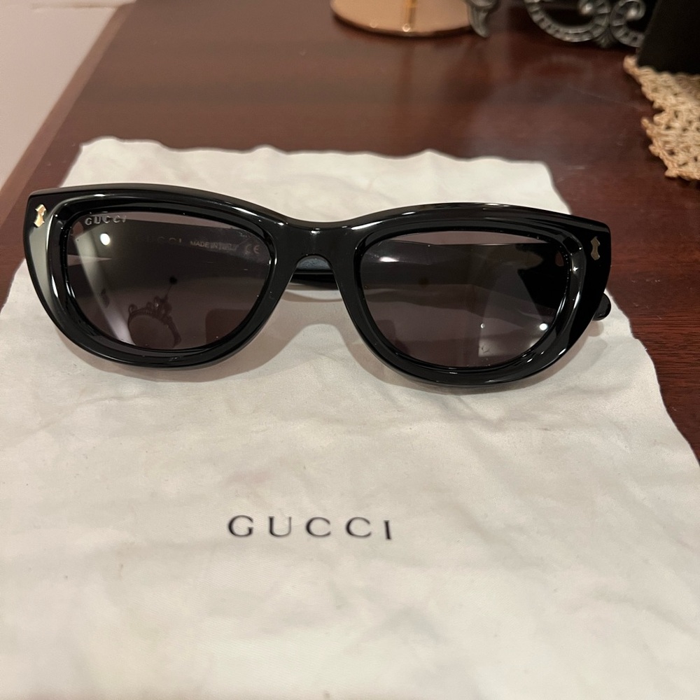 Gucci Black Rectangular Sunglasses with Glossy Frame